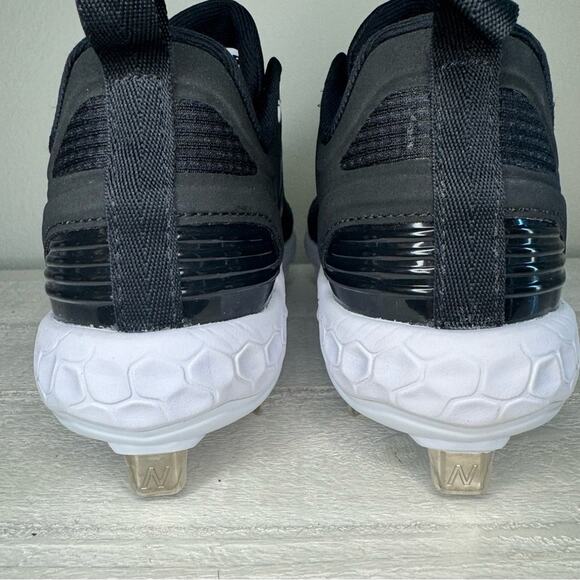 NWOT New Balance Fresh Foam Velo V3 Softball Cleats Women Size 6 - Picture 8 of 12